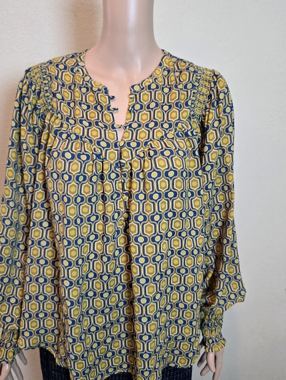 Happy Nature Size Medium Oversized Yellow And Blue Long Sleeve Button Front
